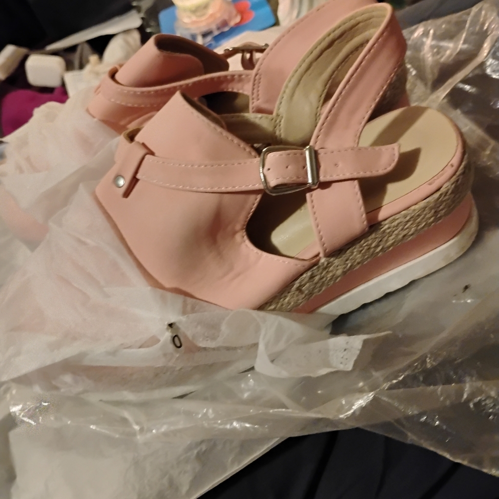 Loafer shoes with a straps